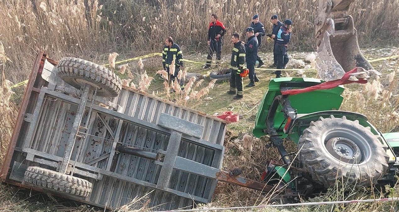 62 yaşındaki sürücü devrilen traktörden sağ çıkamadı