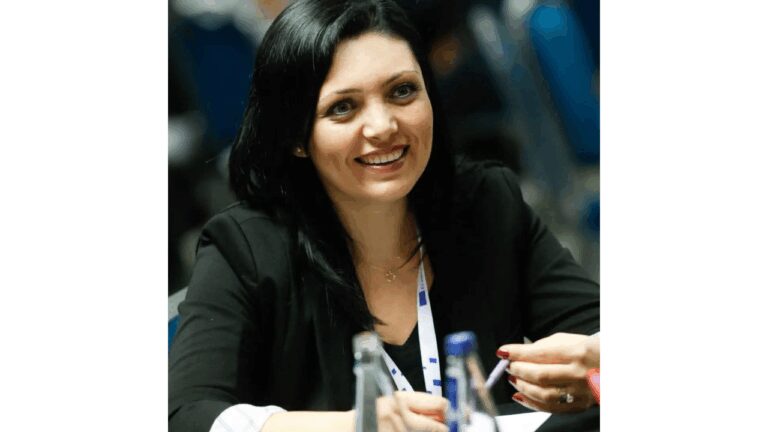 ogretim-uyesi-acikladi-turizm-sektorunde-robotlar-cagi-basladi-x7tbiFRn.jpg
