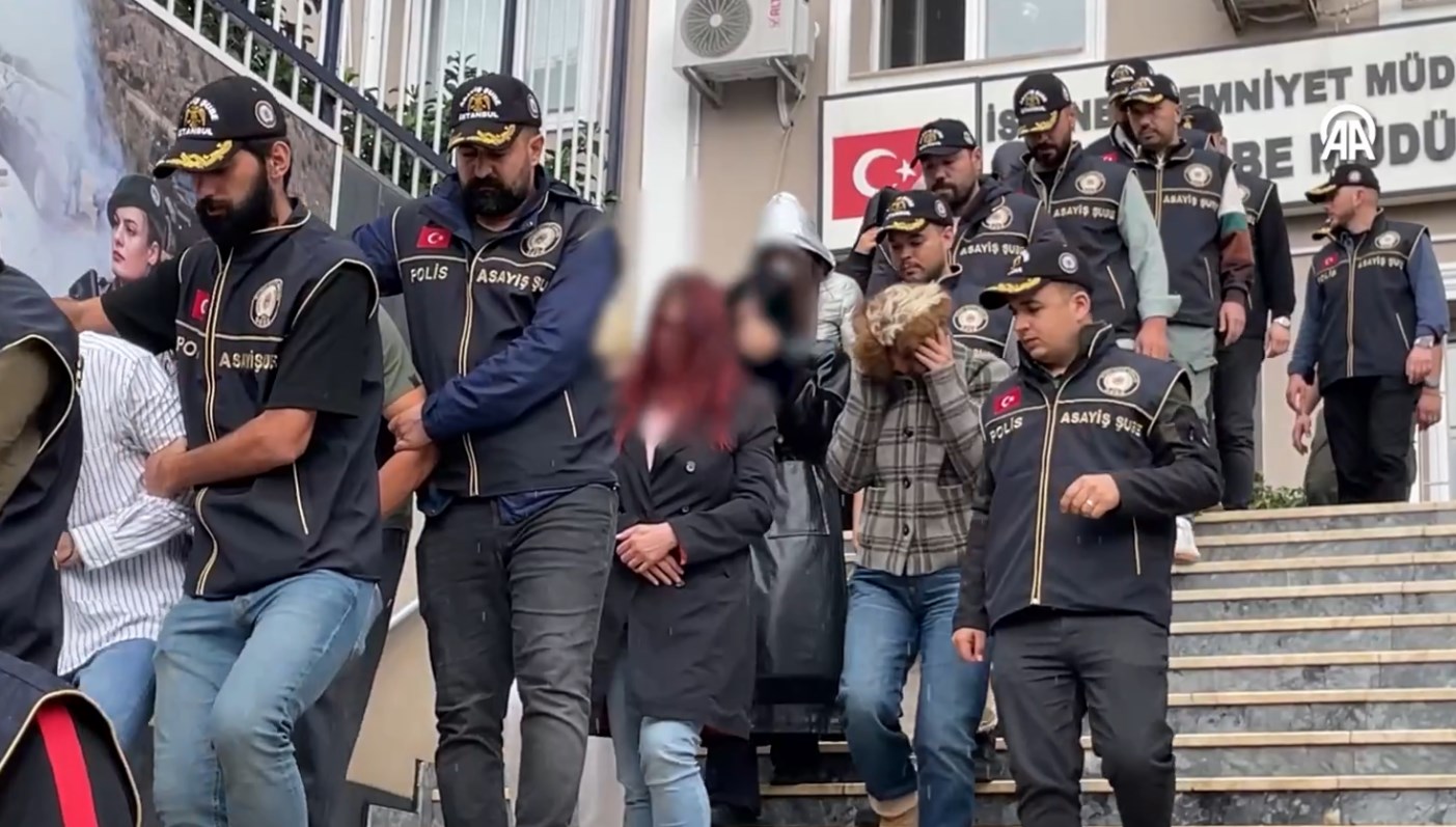 ahlak polisinden istanbulda 15 ilceye baskin 3V4qFDrx.jpg