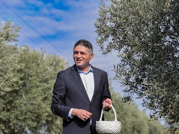 Aliağa’da Zeytinin Bereketi 4.Zeytin Hasat Şenliği’nde Kutlandı aliagada zeytinin bereketi 4zeytin hasat senliginde kutlandi nHHY2hUd.jpg