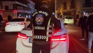alkollu surucu sivil polisi vale saninca yakalandi bIYOK923.jpg