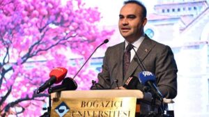 bakan kacir 16 milyar dolarlik ar ge faaliyeti gerceklesiyor 93KS37WF.jpg