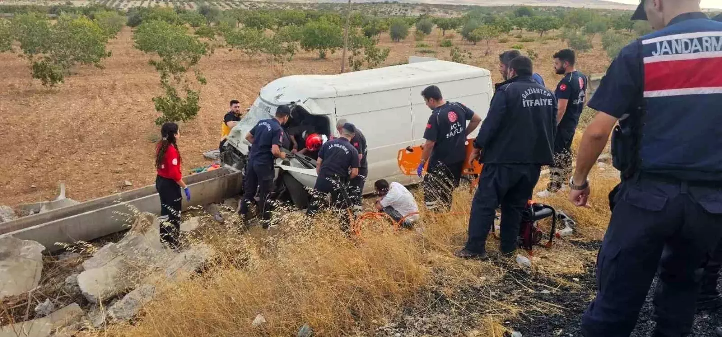 Gaziantep’te Kamyonet Şarampole Uçtu: 2 Ağır Yaralı