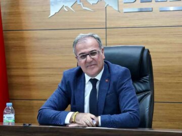 hacilar kisa hazirlaniyor cumhuriyet bayrami icin meydan duzenlemeleri devam ediyor JjhKAhw3.jpg