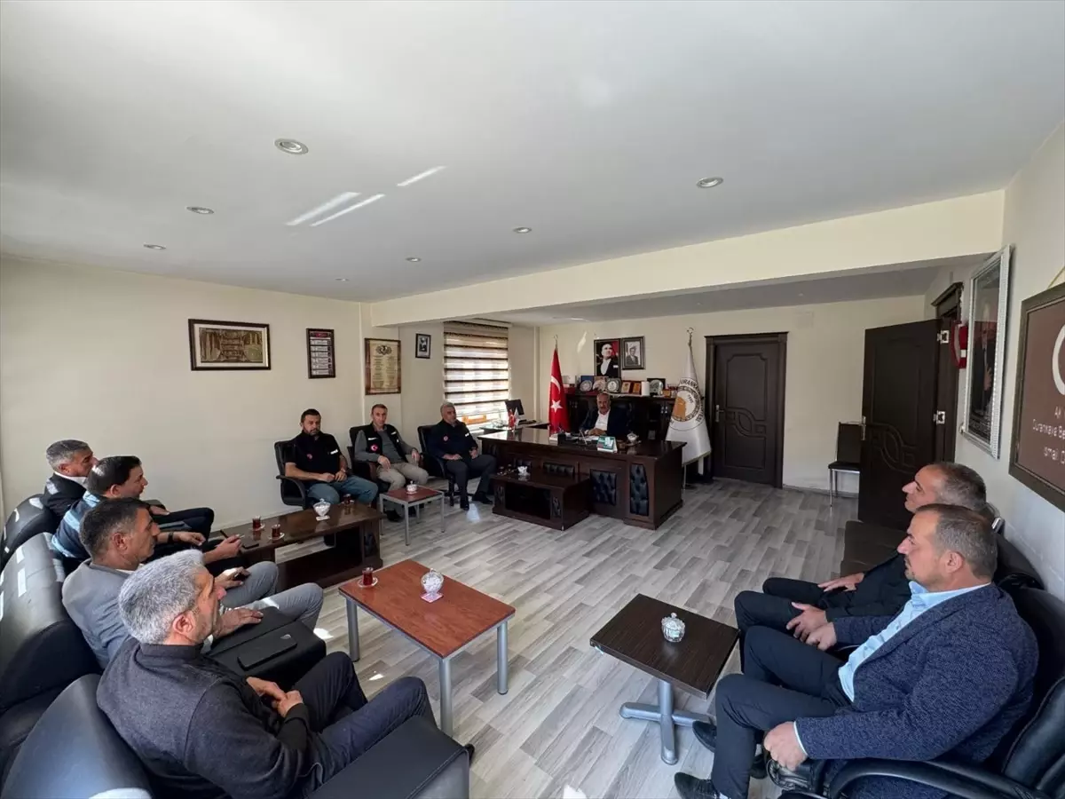 Hakkari’de Muhtarlara Afet Bilgilendirme Toplantısı Düzenlendi