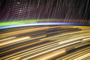 nasa astronotundan etkileyici video starlink uydulari ve yesil auroralar 4X5KfNB4.jpg