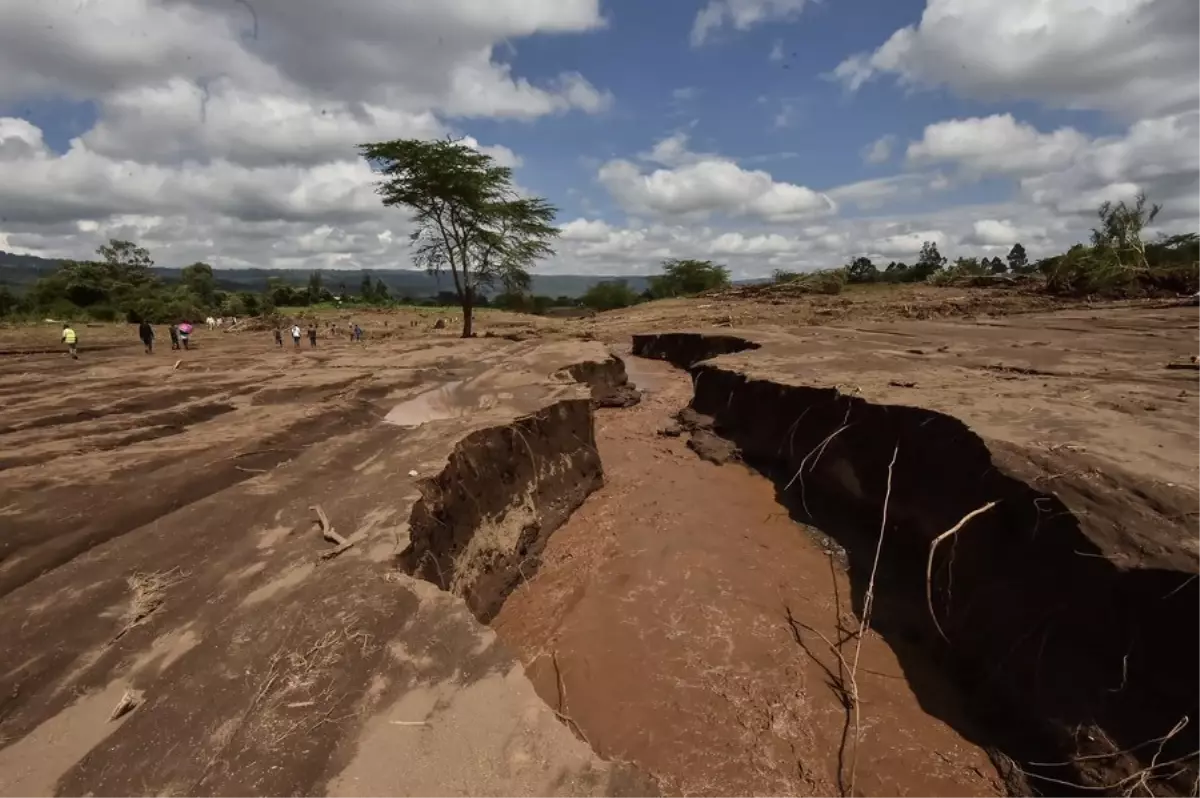 kenyada toprak kaymasi 21 olu 30 kayip UwseSVlP.jpg