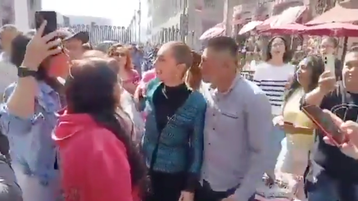 meksika devlet baskanina vatandastan sokak ortasinda taciz ZVQLnFKZ.jpg