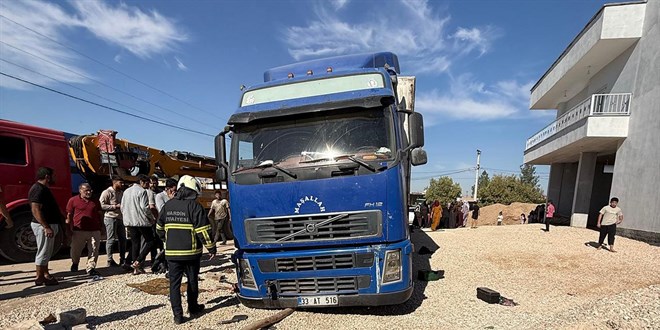 tir lastigini degistirirken aracin altinda kaldi yasamini yitirdi f71fOZe9.jpg