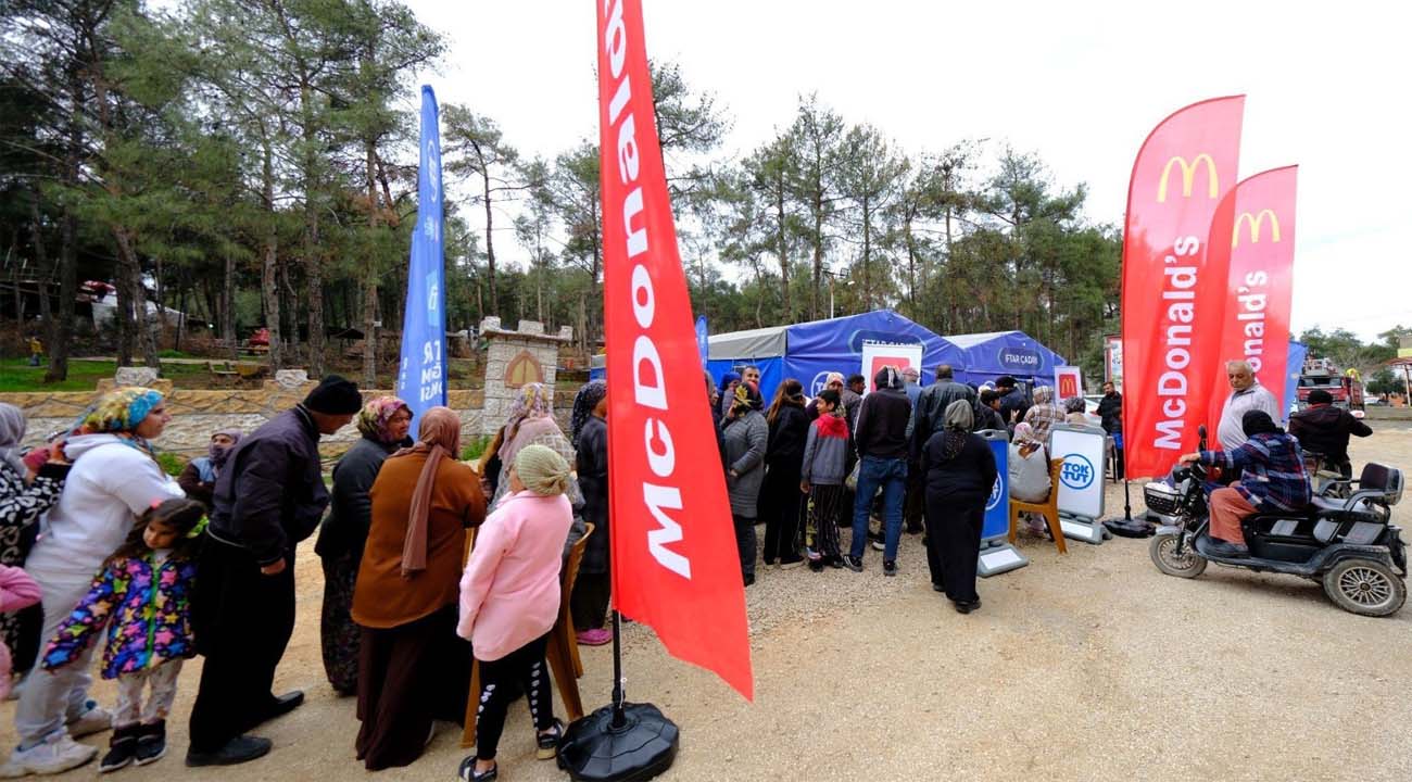 Konteyner kentlerde iftar sofraları kuruluyor