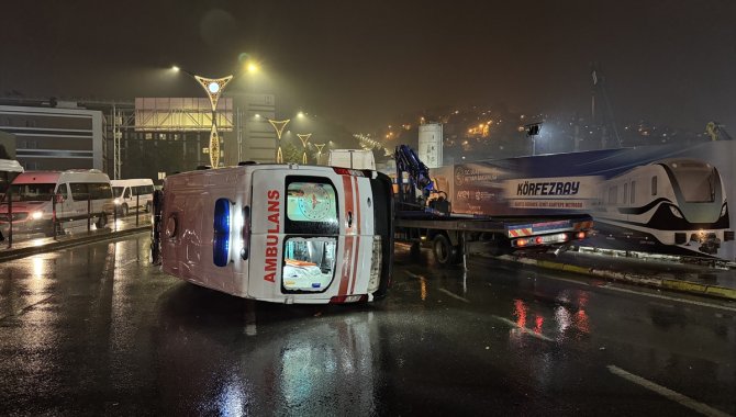 Manisa’da ambulans ile otomobil çarpıştı! 5 yaralı