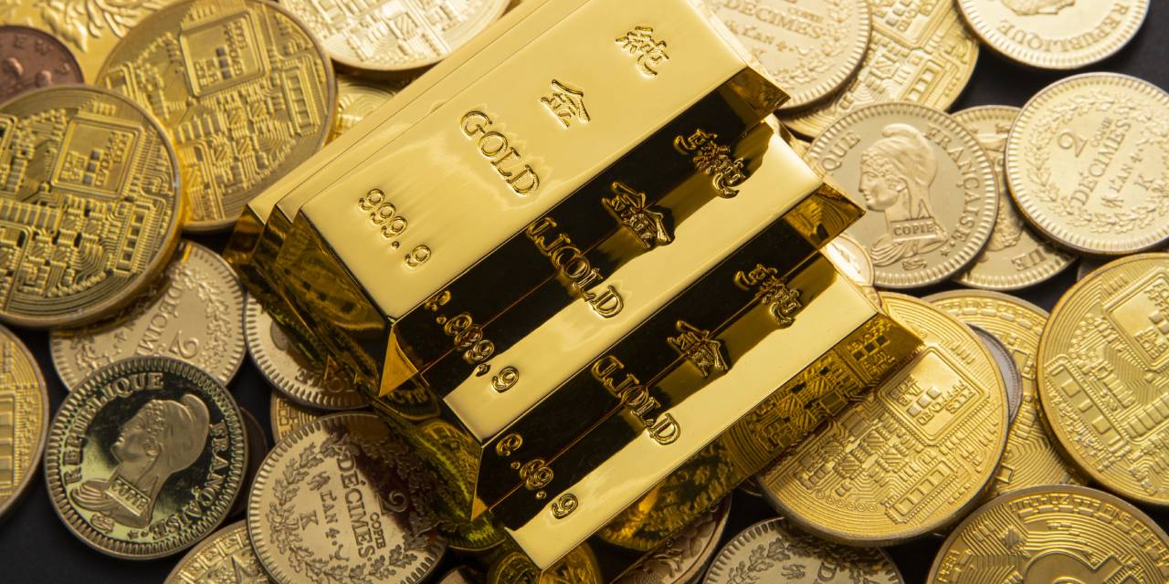 Altın Fiyatları, ABD’nin Faiz Kararını Beklerken Dalgalanıyor