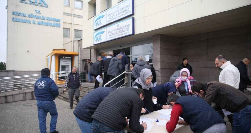 elini-cabuk-tutmayanlarin-emeklilik-yasi-yukselecek-Bp6nWpyO