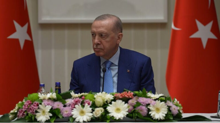 cumhurbaskani-erdogandan-1-mayis-emek-ve-dayanisma-gunu-paylasimi-Rtu9PIM1
