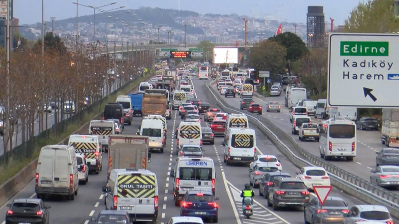 İstanbul’da Pazartesi Trafiği: Anadolu Yakası’nda Durma Noktası!