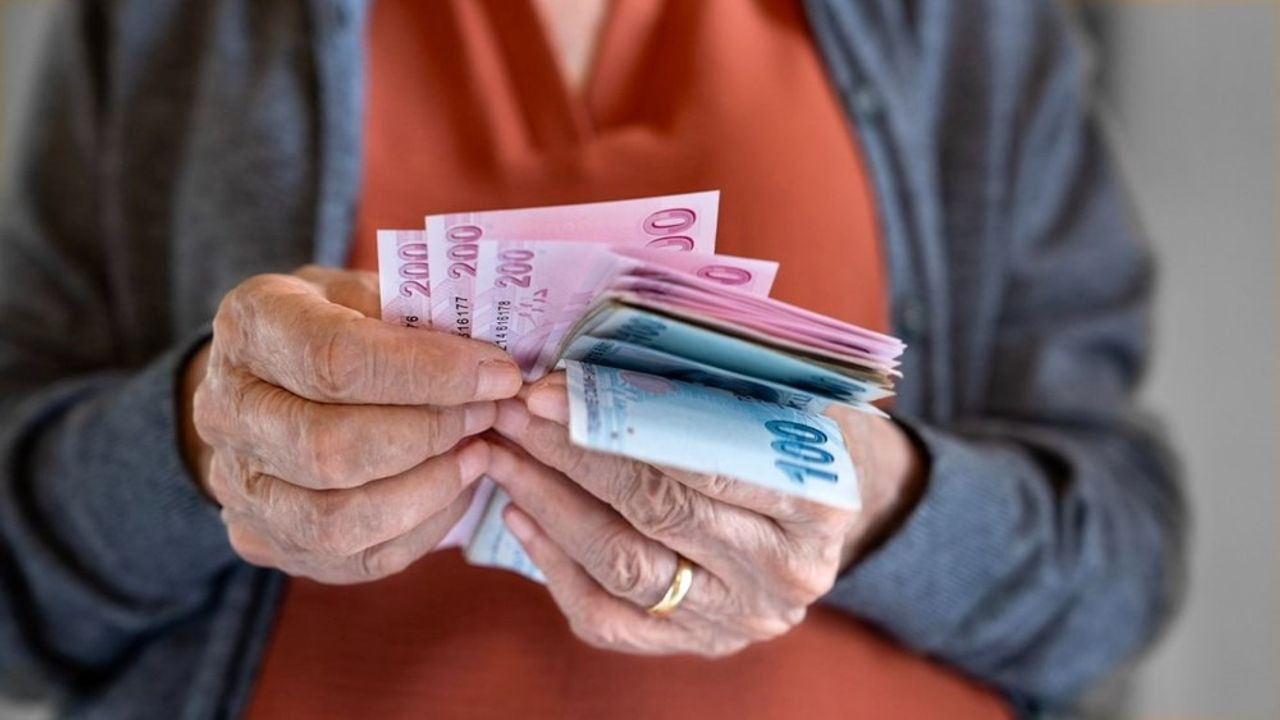 Engelli ve Yaşlı Maaşları Hesaplara Yatırılmaya Başlandı
