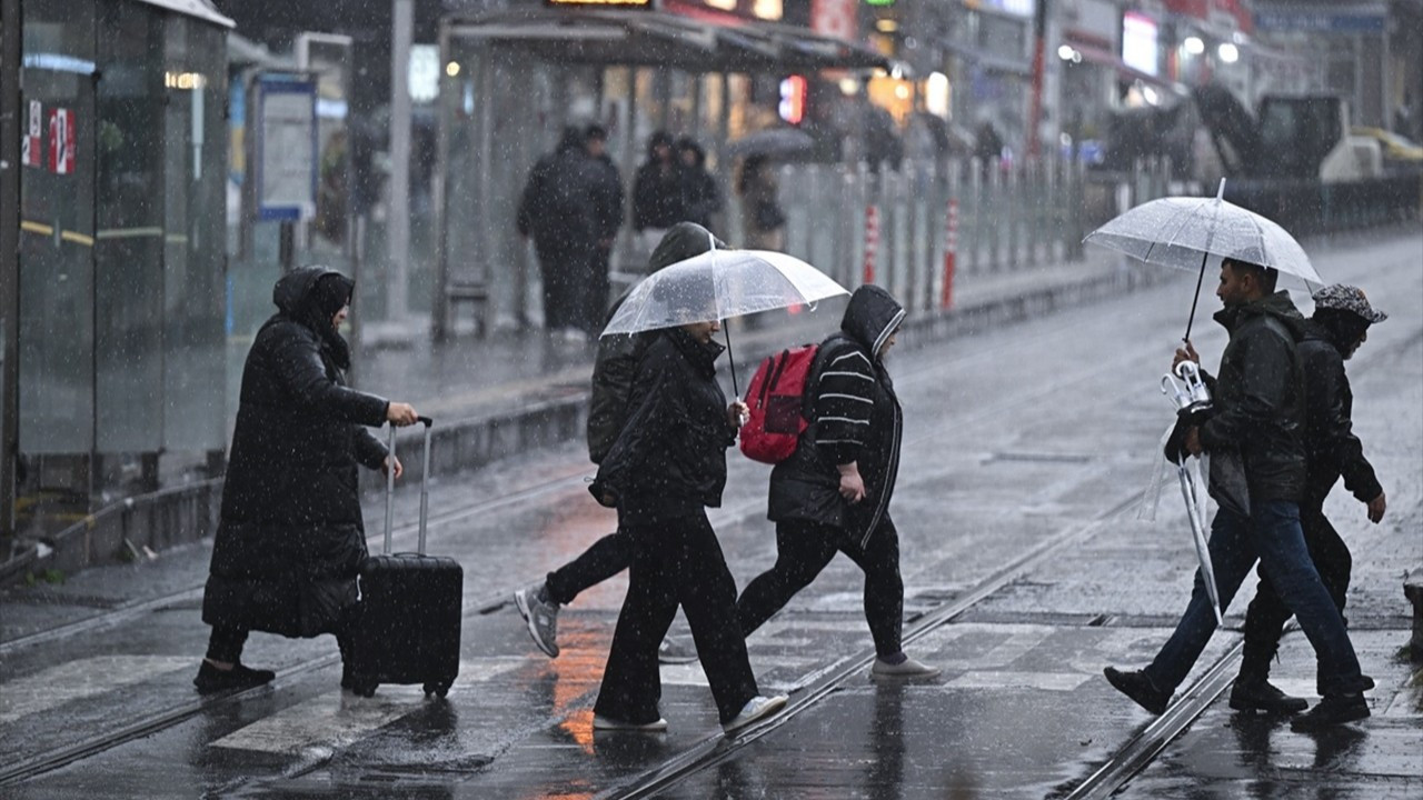 AKOM’dan İstanbul için peş peşe uyarı: Sağanak ve fırtına…
